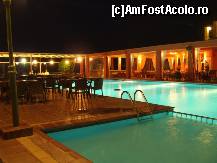 [P05] Piscina poate fi folosita pana la ora 21. Barul restaurantul si terasa sunt deschise si persoanelor care nu sunt cazate in complex. » foto by ctc
 - 
<span class="allrVoted glyphicon glyphicon-heart hidden" id="av70897"></span>
<a class="m-l-10 hidden" id="sv70897" onclick="voting_Foto_DelVot(,70897,2784)" role="button">șterge vot <span class="glyphicon glyphicon-remove"></span></a>
<a id="v970897" class=" c-red"  onclick="voting_Foto_SetVot(70897)" role="button"><span class="glyphicon glyphicon-heart-empty"></span> <b>LIKE</b> = Votează poza</a> <img class="hidden"  id="f70897W9" src="/imagini/loader.gif" border="0" /><span class="AjErrMes hidden" id="e70897ErM"></span>