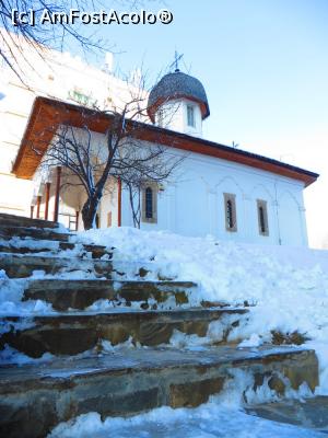 [P06] Biserica Bucur Ciobanul (imagine din 2015).  » foto by tata123 🔱
 - 
<span class="allrVoted glyphicon glyphicon-heart hidden" id="av833023"></span>
<a class="m-l-10 hidden" id="sv833023" onclick="voting_Foto_DelVot(,833023,3729)" role="button">șterge vot <span class="glyphicon glyphicon-remove"></span></a>
<a id="v9833023" class=" c-red"  onclick="voting_Foto_SetVot(833023)" role="button"><span class="glyphicon glyphicon-heart-empty"></span> <b>LIKE</b> = Votează poza</a> <img class="hidden"  id="f833023W9" src="/imagini/loader.gif" border="0" /><span class="AjErrMes hidden" id="e833023ErM"></span>