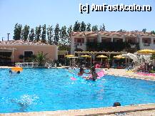 [P3x] Piscina » foto by gabbyt
 - 
<span class="allrVoted glyphicon glyphicon-heart hidden" id="av2673"></span>
<a class="m-l-10 hidden" id="sv2673" onclick="voting_Foto_DelVot(,2673,637)" role="button">șterge vot <span class="glyphicon glyphicon-remove"></span></a>
<a id="v92673" class=" c-red"  onclick="voting_Foto_SetVot(2673)" role="button"><span class="glyphicon glyphicon-heart-empty"></span> <b>LIKE</b> = Votează poza</a> <img class="hidden"  id="f2673W9" src="/imagini/loader.gif" border="0" /><span class="AjErrMes hidden" id="e2673ErM"></span>