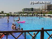 [P04] Piscina mare » foto by andu_lazar
 - 
<span class="allrVoted glyphicon glyphicon-heart hidden" id="av181692"></span>
<a class="m-l-10 hidden" id="sv181692" onclick="voting_Foto_DelVot(,181692,100)" role="button">șterge vot <span class="glyphicon glyphicon-remove"></span></a>
<a id="v9181692" class=" c-red"  onclick="voting_Foto_SetVot(181692)" role="button"><span class="glyphicon glyphicon-heart-empty"></span> <b>LIKE</b> = Votează poza</a> <img class="hidden"  id="f181692W9" src="/imagini/loader.gif" border="0" /><span class="AjErrMes hidden" id="e181692ErM"></span>