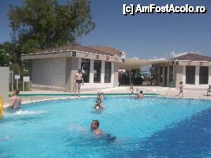 [P37] piscina de la tobogane iar in stanga restaurantul chinezesc » foto by bobyrodin
 - 
<span class="allrVoted glyphicon glyphicon-heart hidden" id="av445680"></span>
<a class="m-l-10 hidden" id="sv445680" onclick="voting_Foto_DelVot(,445680,159)" role="button">șterge vot <span class="glyphicon glyphicon-remove"></span></a>
<a id="v9445680" class=" c-red"  onclick="voting_Foto_SetVot(445680)" role="button"><span class="glyphicon glyphicon-heart-empty"></span> <b>LIKE</b> = Votează poza</a> <img class="hidden"  id="f445680W9" src="/imagini/loader.gif" border="0" /><span class="AjErrMes hidden" id="e445680ErM"></span>