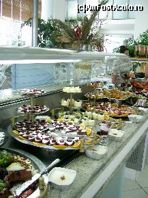 [P07] 'Raionul' de deserturi din cadrul restaurantului principal » foto by toprares
 - 
<span class="allrVoted glyphicon glyphicon-heart hidden" id="av137237"></span>
<a class="m-l-10 hidden" id="sv137237" onclick="voting_Foto_DelVot(,137237,171)" role="button">șterge vot <span class="glyphicon glyphicon-remove"></span></a>
<a id="v9137237" class=" c-red"  onclick="voting_Foto_SetVot(137237)" role="button"><span class="glyphicon glyphicon-heart-empty"></span> <b>LIKE</b> = Votează poza</a> <img class="hidden"  id="f137237W9" src="/imagini/loader.gif" border="0" /><span class="AjErrMes hidden" id="e137237ErM"></span>