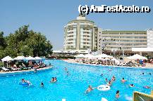 [P03] Minunata piscina - vedere dinspre toboganele acvatice (se pot observa barul de la piscina - in dreapta, scena pe care se desfasoara spectacolele si amfiteatrul, precum si terasa restaurantului principal) » foto by bogdanm101
 - 
<span class="allrVoted glyphicon glyphicon-heart hidden" id="av102545"></span>
<a class="m-l-10 hidden" id="sv102545" onclick="voting_Foto_DelVot(,102545,175)" role="button">șterge vot <span class="glyphicon glyphicon-remove"></span></a>
<a id="v9102545" class=" c-red"  onclick="voting_Foto_SetVot(102545)" role="button"><span class="glyphicon glyphicon-heart-empty"></span> <b>LIKE</b> = Votează poza</a> <img class="hidden"  id="f102545W9" src="/imagini/loader.gif" border="0" /><span class="AjErrMes hidden" id="e102545ErM"></span>