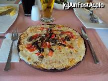 [P12] pizza buna, foarte buna » foto by meghido
 - 
<span class="allrVoted glyphicon glyphicon-heart hidden" id="av273729"></span>
<a class="m-l-10 hidden" id="sv273729" onclick="voting_Foto_DelVot(,273729,175)" role="button">șterge vot <span class="glyphicon glyphicon-remove"></span></a>
<a id="v9273729" class=" c-red"  onclick="voting_Foto_SetVot(273729)" role="button"><span class="glyphicon glyphicon-heart-empty"></span> <b>LIKE</b> = Votează poza</a> <img class="hidden"  id="f273729W9" src="/imagini/loader.gif" border="0" /><span class="AjErrMes hidden" id="e273729ErM"></span>