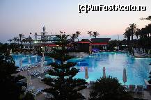 [P02] Piscina principala, seara » foto by kristalina
 - 
<span class="allrVoted glyphicon glyphicon-heart hidden" id="av215175"></span>
<a class="m-l-10 hidden" id="sv215175" onclick="voting_Foto_DelVot(,215175,177)" role="button">șterge vot <span class="glyphicon glyphicon-remove"></span></a>
<a id="v9215175" class=" c-red"  onclick="voting_Foto_SetVot(215175)" role="button"><span class="glyphicon glyphicon-heart-empty"></span> <b>LIKE</b> = Votează poza</a> <img class="hidden"  id="f215175W9" src="/imagini/loader.gif" border="0" /><span class="AjErrMes hidden" id="e215175ErM"></span>
