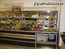 [P12] Mini cofetaria din restaurantul principal. » foto by P0WER
 - 
<span class="allrVoted glyphicon glyphicon-heart hidden" id="av210619"></span>
<a class="m-l-10 hidden" id="sv210619" onclick="voting_Foto_DelVot(,210619,177)" role="button">șterge vot <span class="glyphicon glyphicon-remove"></span></a>
<a id="v9210619" class=" c-red"  onclick="voting_Foto_SetVot(210619)" role="button"><span class="glyphicon glyphicon-heart-empty"></span> <b>LIKE</b> = Votează poza</a> <img class="hidden"  id="f210619W9" src="/imagini/loader.gif" border="0" /><span class="AjErrMes hidden" id="e210619ErM"></span>