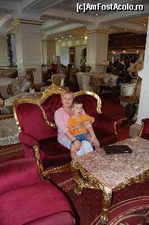 [P06] piesa cea mai tare mi se pare holul - unii il gasesc kitch-os, dar canapele acelea sunt foarte confortabile » foto by mihailtoma
 - 
<span class="allrVoted glyphicon glyphicon-heart hidden" id="av17493"></span>
<a class="m-l-10 hidden" id="sv17493" onclick="voting_Foto_DelVot(,17493,177)" role="button">șterge vot <span class="glyphicon glyphicon-remove"></span></a>
<a id="v917493" class=" c-red"  onclick="voting_Foto_SetVot(17493)" role="button"><span class="glyphicon glyphicon-heart-empty"></span> <b>LIKE</b> = Votează poza</a> <img class="hidden"  id="f17493W9" src="/imagini/loader.gif" border="0" /><span class="AjErrMes hidden" id="e17493ErM"></span>