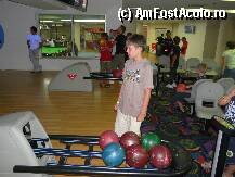 [P06] Sala de bowling. » foto by Marinela
 - 
<span class="allrVoted glyphicon glyphicon-heart hidden" id="av9046"></span>
<a class="m-l-10 hidden" id="sv9046" onclick="voting_Foto_DelVot(,9046,19)" role="button">șterge vot <span class="glyphicon glyphicon-remove"></span></a>
<a id="v99046" class=" c-red"  onclick="voting_Foto_SetVot(9046)" role="button"><span class="glyphicon glyphicon-heart-empty"></span> <b>LIKE</b> = Votează poza</a> <img class="hidden"  id="f9046W9" src="/imagini/loader.gif" border="0" /><span class="AjErrMes hidden" id="e9046ErM"></span>