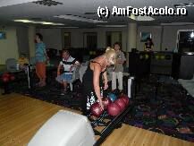 [P07] La bowling. » foto by Marinela
 - 
<span class="allrVoted glyphicon glyphicon-heart hidden" id="av9047"></span>
<a class="m-l-10 hidden" id="sv9047" onclick="voting_Foto_DelVot(,9047,19)" role="button">șterge vot <span class="glyphicon glyphicon-remove"></span></a>
<a id="v99047" class=" c-red"  onclick="voting_Foto_SetVot(9047)" role="button"><span class="glyphicon glyphicon-heart-empty"></span> <b>LIKE</b> = Votează poza</a> <img class="hidden"  id="f9047W9" src="/imagini/loader.gif" border="0" /><span class="AjErrMes hidden" id="e9047ErM"></span>