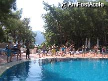 [P18] La piscina principala se dansa dimineata la ora 10 si dupa amiaza la ora 15. Dupa aceea se participa la diferite jocuri ca polo , boccia (nu stiu daca am scris corect), cu placa in piscina , cu sticla plina cu apa la plasa, gimnastica in piscina si in frumoasa padure de pin, in loc special amenajat . » foto by balasa violeta
 - 
<span class="allrVoted glyphicon glyphicon-heart hidden" id="av74737"></span>
<a class="m-l-10 hidden" id="sv74737" onclick="voting_Foto_DelVot(,74737,291)" role="button">șterge vot <span class="glyphicon glyphicon-remove"></span></a>
<a id="v974737" class=" c-red"  onclick="voting_Foto_SetVot(74737)" role="button"><span class="glyphicon glyphicon-heart-empty"></span> <b>LIKE</b> = Votează poza</a> <img class="hidden"  id="f74737W9" src="/imagini/loader.gif" border="0" /><span class="AjErrMes hidden" id="e74737ErM"></span>