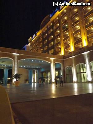[P02] Meliã Grand Hermitage - zona de acces auto pentru check-in » foto by Dragoș_MD
 - 
<span class="allrVoted glyphicon glyphicon-heart hidden" id="av556071"></span>
<a class="m-l-10 hidden" id="sv556071" onclick="voting_Foto_DelVot(,556071,349)" role="button">șterge vot <span class="glyphicon glyphicon-remove"></span></a>
<a id="v9556071" class=" c-red"  onclick="voting_Foto_SetVot(556071)" role="button"><span class="glyphicon glyphicon-heart-empty"></span> <b>LIKE</b> = Votează poza</a> <img class="hidden"  id="f556071W9" src="/imagini/loader.gif" border="0" /><span class="AjErrMes hidden" id="e556071ErM"></span>