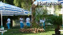 [P17] Deseori intreg personalul era antrenat de catre manageri in actiuni ample de curatenie, de fiecare data se schimba fata spatiului verde. » foto by kelyboy
 - 
<span class="allrVoted glyphicon glyphicon-heart hidden" id="av273899"></span>
<a class="m-l-10 hidden" id="sv273899" onclick="voting_Foto_DelVot(,273899,366)" role="button">șterge vot <span class="glyphicon glyphicon-remove"></span></a>
<a id="v9273899" class=" c-red"  onclick="voting_Foto_SetVot(273899)" role="button"><span class="glyphicon glyphicon-heart-empty"></span> <b>LIKE</b> = Votează poza</a> <img class="hidden"  id="f273899W9" src="/imagini/loader.gif" border="0" /><span class="AjErrMes hidden" id="e273899ErM"></span>