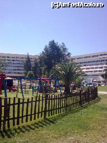 [P85] Hotel Meliton - detaliu teren joacă... » foto by Aeerdna*
 - 
<span class="allrVoted glyphicon glyphicon-heart hidden" id="av247539"></span>
<a class="m-l-10 hidden" id="sv247539" onclick="voting_Foto_DelVot(,247539,374)" role="button">șterge vot <span class="glyphicon glyphicon-remove"></span></a>
<a id="v9247539" class=" c-red"  onclick="voting_Foto_SetVot(247539)" role="button"><span class="glyphicon glyphicon-heart-empty"></span> <b>LIKE</b> = Votează poza</a> <img class="hidden"  id="f247539W9" src="/imagini/loader.gif" border="0" /><span class="AjErrMes hidden" id="e247539ErM"></span>