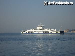 [P07] ferryboat intre Eceabat si Canakkale-in fundal se vede cetatea de la Kilitbahir » foto by marocanu21
 - 
<span class="allrVoted glyphicon glyphicon-heart hidden" id="av399523"></span>
<a class="m-l-10 hidden" id="sv399523" onclick="voting_Foto_DelVot(,399523,377)" role="button">șterge vot <span class="glyphicon glyphicon-remove"></span></a>
<a id="v9399523" class=" c-red"  onclick="voting_Foto_SetVot(399523)" role="button"><span class="glyphicon glyphicon-heart-empty"></span> <b>LIKE</b> = Votează poza</a> <img class="hidden"  id="f399523W9" src="/imagini/loader.gif" border="0" /><span class="AjErrMes hidden" id="e399523ErM"></span>