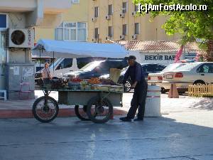 [P03] Vânzător ambulant de fructe în Eceabat » foto by tata123 🔱
 - 
<span class="allrVoted glyphicon glyphicon-heart hidden" id="av591620"></span>
<a class="m-l-10 hidden" id="sv591620" onclick="voting_Foto_DelVot(,591620,377)" role="button">șterge vot <span class="glyphicon glyphicon-remove"></span></a>
<a id="v9591620" class=" c-red"  onclick="voting_Foto_SetVot(591620)" role="button"><span class="glyphicon glyphicon-heart-empty"></span> <b>LIKE</b> = Votează poza</a> <img class="hidden"  id="f591620W9" src="/imagini/loader.gif" border="0" /><span class="AjErrMes hidden" id="e591620ErM"></span>