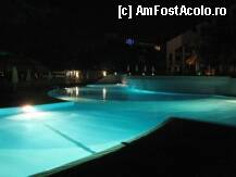 [P03] piscina principala noaptea » foto by corinaccb
 - 
<span class="allrVoted glyphicon glyphicon-heart hidden" id="av88651"></span>
<a class="m-l-10 hidden" id="sv88651" onclick="voting_Foto_DelVot(,88651,4)" role="button">șterge vot <span class="glyphicon glyphicon-remove"></span></a>
<a id="v988651" class=" c-red"  onclick="voting_Foto_SetVot(88651)" role="button"><span class="glyphicon glyphicon-heart-empty"></span> <b>LIKE</b> = Votează poza</a> <img class="hidden"  id="f88651W9" src="/imagini/loader.gif" border="0" /><span class="AjErrMes hidden" id="e88651ErM"></span>