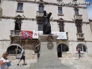 [P23] statuia poetului national, Marko Marulić (1450-1524), executata de acelasi celebru sculptor pe care, ... il tot amintesc in articolele mele, Ivan Meštrović.  » foto by Marian Preda
 - 
<span class="allrVoted glyphicon glyphicon-heart hidden" id="av573869"></span>
<a class="m-l-10 hidden" id="sv573869" onclick="voting_Foto_DelVot(,573869,415)" role="button">șterge vot <span class="glyphicon glyphicon-remove"></span></a>
<a id="v9573869" class=" c-red"  onclick="voting_Foto_SetVot(573869)" role="button"><span class="glyphicon glyphicon-heart-empty"></span> <b>LIKE</b> = Votează poza</a> <img class="hidden"  id="f573869W9" src="/imagini/loader.gif" border="0" /><span class="AjErrMes hidden" id="e573869ErM"></span>