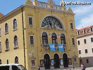 [P38] Piata Gaje Bulata, ce imbratiseaza Teatrul National Croat cu o fatada impresionanta de culoare galbuie, restaurata dupa un incendiu devastator din anul 1970 » foto by Marian Preda
 - 
<span class="allrVoted glyphicon glyphicon-heart hidden" id="av573891"></span>
<a class="m-l-10 hidden" id="sv573891" onclick="voting_Foto_DelVot(,573891,415)" role="button">șterge vot <span class="glyphicon glyphicon-remove"></span></a>
<a id="v9573891" class=" c-red"  onclick="voting_Foto_SetVot(573891)" role="button"><span class="glyphicon glyphicon-heart-empty"></span> <b>LIKE</b> = Votează poza</a> <img class="hidden"  id="f573891W9" src="/imagini/loader.gif" border="0" /><span class="AjErrMes hidden" id="e573891ErM"></span>