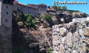 [P06] Zidurile exterioare ale mănăstirii <strong>Marele Meteor</strong> de la<strong>Complexul de mănăstiri Meteora</strong>, Grecia.  » foto by traian.leuca †
 - 
<span class="allrVoted glyphicon glyphicon-heart hidden" id="av567787"></span>
<a class="m-l-10 hidden" id="sv567787" onclick="voting_Foto_DelVot(,567787,430)" role="button">șterge vot <span class="glyphicon glyphicon-remove"></span></a>
<a id="v9567787" class=" c-red"  onclick="voting_Foto_SetVot(567787)" role="button"><span class="glyphicon glyphicon-heart-empty"></span> <b>LIKE</b> = Votează poza</a> <img class="hidden"  id="f567787W9" src="/imagini/loader.gif" border="0" /><span class="AjErrMes hidden" id="e567787ErM"></span>