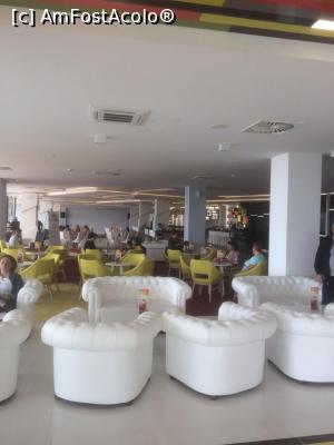 [P08] Loby » foto by ana anghel
 - 
<span class="allrVoted glyphicon glyphicon-heart hidden" id="av1066887"></span>
<a class="m-l-10 hidden" id="sv1066887" onclick="voting_Foto_DelVot(,1066887,452)" role="button">șterge vot <span class="glyphicon glyphicon-remove"></span></a>
<a id="v91066887" class=" c-red"  onclick="voting_Foto_SetVot(1066887)" role="button"><span class="glyphicon glyphicon-heart-empty"></span> <b>LIKE</b> = Votează poza</a> <img class="hidden"  id="f1066887W9" src="/imagini/loader.gif" border="0" /><span class="AjErrMes hidden" id="e1066887ErM"></span>