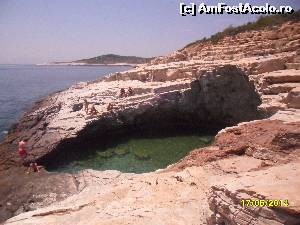 [P05] GIOLA- piscina naturala formata de mare (inttre placi de gresie) dar care nu comunica cu marea. Unica. Merita sa o vedeti. Acces cu piciorul (3km) de la Hotel Astrris sau cu masini pana la un anumit punct. Luati-va apa; eventual un sandvis.  » foto by viorica purdel
 - 
<span class="allrVoted glyphicon glyphicon-heart hidden" id="av605596"></span>
<a class="m-l-10 hidden" id="sv605596" onclick="voting_Foto_DelVot(,605596,460)" role="button">șterge vot <span class="glyphicon glyphicon-remove"></span></a>
<a id="v9605596" class=" c-red"  onclick="voting_Foto_SetVot(605596)" role="button"><span class="glyphicon glyphicon-heart-empty"></span> <b>LIKE</b> = Votează poza</a> <img class="hidden"  id="f605596W9" src="/imagini/loader.gif" border="0" /><span class="AjErrMes hidden" id="e605596ErM"></span>