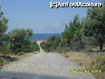 [P112] din soseaua principala, am mers pe acest drum spre plaja Agios Antonios si hotelul Kamari Beach, care se vede in zare » foto by adryana
 - 
<span class="allrVoted glyphicon glyphicon-heart hidden" id="av230481"></span>
<a class="m-l-10 hidden" id="sv230481" onclick="voting_Foto_DelVot(,230481,460)" role="button">șterge vot <span class="glyphicon glyphicon-remove"></span></a>
<a id="v9230481" class=" c-red"  onclick="voting_Foto_SetVot(230481)" role="button"><span class="glyphicon glyphicon-heart-empty"></span> <b>LIKE</b> = Votează poza</a> <img class="hidden"  id="f230481W9" src="/imagini/loader.gif" border="0" /><span class="AjErrMes hidden" id="e230481ErM"></span>