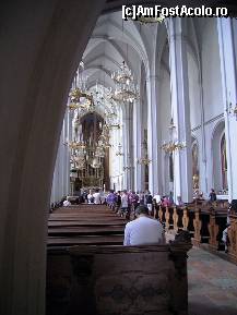 [P81] Viena - Augustinerkirche. Nu, nu erau creştini la împărtăşanie, ci un grup de turişti adunaţi în jurul ghidului, să-i poată auzi explicaţiile. :)) » foto by Dragoș_MD
 - 
<span class="allrVoted glyphicon glyphicon-heart hidden" id="av222197"></span>
<a class="m-l-10 hidden" id="sv222197" onclick="voting_Foto_DelVot(,222197,461)" role="button">șterge vot <span class="glyphicon glyphicon-remove"></span></a>
<a id="v9222197" class=" c-red"  onclick="voting_Foto_SetVot(222197)" role="button"><span class="glyphicon glyphicon-heart-empty"></span> <b>LIKE</b> = Votează poza</a> <img class="hidden"  id="f222197W9" src="/imagini/loader.gif" border="0" /><span class="AjErrMes hidden" id="e222197ErM"></span>