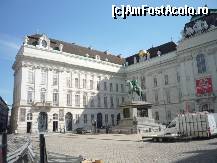 [P85] Viena - aripă laterală din castelul Hofburg şi intrarea la Augustinekirche. » foto by Dragoș_MD
 - 
<span class="allrVoted glyphicon glyphicon-heart hidden" id="av222205"></span>
<a class="m-l-10 hidden" id="sv222205" onclick="voting_Foto_DelVot(,222205,461)" role="button">șterge vot <span class="glyphicon glyphicon-remove"></span></a>
<a id="v9222205" class=" c-red"  onclick="voting_Foto_SetVot(222205)" role="button"><span class="glyphicon glyphicon-heart-empty"></span> <b>LIKE</b> = Votează poza</a> <img class="hidden"  id="f222205W9" src="/imagini/loader.gif" border="0" /><span class="AjErrMes hidden" id="e222205ErM"></span>