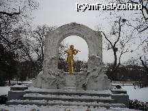 [P26] Viena - statuia aurie a lui Johann Strauss din Stadtpark » foto by danoradea
 - 
<span class="allrVoted glyphicon glyphicon-heart hidden" id="av45016"></span>
<a class="m-l-10 hidden" id="sv45016" onclick="voting_Foto_DelVot(,45016,461)" role="button">șterge vot <span class="glyphicon glyphicon-remove"></span></a>
<a id="v945016" class=" c-red"  onclick="voting_Foto_SetVot(45016)" role="button"><span class="glyphicon glyphicon-heart-empty"></span> <b>LIKE</b> = Votează poza</a> <img class="hidden"  id="f45016W9" src="/imagini/loader.gif" border="0" /><span class="AjErrMes hidden" id="e45016ErM"></span>