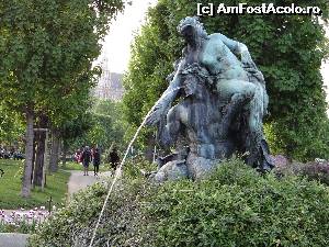 [P51 <small>[2007]</small>] Volksgarten - Fântâna Triton și Nimfa (în spate se întrezărește clădirea Primăriei)  » foto by Camelia19
 - 
<span class="allrVoted glyphicon glyphicon-heart hidden" id="av601105"></span>
<a class="m-l-10 hidden" id="sv601105" onclick="voting_Foto_DelVot(,601105,461)" role="button">șterge vot <span class="glyphicon glyphicon-remove"></span></a>
<a id="v9601105" class=" c-red"  onclick="voting_Foto_SetVot(601105)" role="button"><span class="glyphicon glyphicon-heart-empty"></span> <b>LIKE</b> = Votează poza</a> <img class="hidden"  id="f601105W9" src="/imagini/loader.gif" border="0" /><span class="AjErrMes hidden" id="e601105ErM"></span>