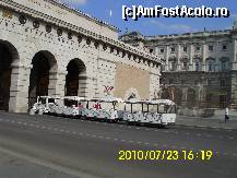 [P10] Viena, trenuletul care se duce la Palatul Hofburg » foto by magdalena
 - 
<span class="allrVoted glyphicon glyphicon-heart hidden" id="av150318"></span>
<a class="m-l-10 hidden" id="sv150318" onclick="voting_Foto_DelVot(,150318,461)" role="button">șterge vot <span class="glyphicon glyphicon-remove"></span></a>
<a id="v9150318" class=" c-red"  onclick="voting_Foto_SetVot(150318)" role="button"><span class="glyphicon glyphicon-heart-empty"></span> <b>LIKE</b> = Votează poza</a> <img class="hidden"  id="f150318W9" src="/imagini/loader.gif" border="0" /><span class="AjErrMes hidden" id="e150318ErM"></span>