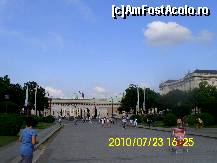 [P11] Viena, vedere spre Palatul Hofburg, dinspre Piata Maria Tereza » foto by magdalena
 - 
<span class="allrVoted glyphicon glyphicon-heart hidden" id="av150319"></span>
<a class="m-l-10 hidden" id="sv150319" onclick="voting_Foto_DelVot(,150319,461)" role="button">șterge vot <span class="glyphicon glyphicon-remove"></span></a>
<a id="v9150319" class=" c-red"  onclick="voting_Foto_SetVot(150319)" role="button"><span class="glyphicon glyphicon-heart-empty"></span> <b>LIKE</b> = Votează poza</a> <img class="hidden"  id="f150319W9" src="/imagini/loader.gif" border="0" /><span class="AjErrMes hidden" id="e150319ErM"></span>