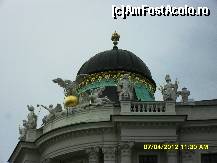 [P87] in strada iar la iesirea de la Palatul Imperial Hofburg.Am admirat cupola unde erau acei ingerasi care canta la trompete. » foto by adryana
 - 
<span class="allrVoted glyphicon glyphicon-heart hidden" id="av312680"></span>
<a class="m-l-10 hidden" id="sv312680" onclick="voting_Foto_DelVot(,312680,461)" role="button">șterge vot <span class="glyphicon glyphicon-remove"></span></a>
<a id="v9312680" class=" c-red"  onclick="voting_Foto_SetVot(312680)" role="button"><span class="glyphicon glyphicon-heart-empty"></span> <b>LIKE</b> = Votează poza</a> <img class="hidden"  id="f312680W9" src="/imagini/loader.gif" border="0" /><span class="AjErrMes hidden" id="e312680ErM"></span>