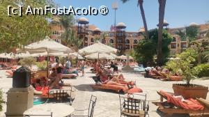 [P05] Curtile sunt dotate cu sezlonguri si umbrelute » foto by dorgo
 - 
<span class="allrVoted glyphicon glyphicon-heart hidden" id="av1504855"></span>
<a class="m-l-10 hidden" id="sv1504855" onclick="voting_Foto_DelVot(,1504855,469)" role="button">șterge vot <span class="glyphicon glyphicon-remove"></span></a>
<a id="v91504855" class=" c-red"  onclick="voting_Foto_SetVot(1504855)" role="button"><span class="glyphicon glyphicon-heart-empty"></span> <b>LIKE</b> = Votează poza</a> <img class="hidden"  id="f1504855W9" src="/imagini/loader.gif" border="0" /><span class="AjErrMes hidden" id="e1504855ErM"></span>