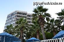 [P01] Hotelul privit dinspre plaja.in partea stanga erau cateva apartamente(si camere deluxe) cu vedere frontala la mare. » foto by soreno29
 - 
<span class="allrVoted glyphicon glyphicon-heart hidden" id="av277058"></span>
<a class="m-l-10 hidden" id="sv277058" onclick="voting_Foto_DelVot(,277058,494)" role="button">șterge vot <span class="glyphicon glyphicon-remove"></span></a>
<a id="v9277058" class=" c-red"  onclick="voting_Foto_SetVot(277058)" role="button"><span class="glyphicon glyphicon-heart-empty"></span> <b>LIKE</b> = Votează poza</a> <img class="hidden"  id="f277058W9" src="/imagini/loader.gif" border="0" /><span class="AjErrMes hidden" id="e277058ErM"></span>