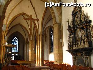 [P13] Interior din aceeasi biserica. In stanga este amvonul, incomparabil cu ceea ce vezi in catedralele italiene. Mult mai simplu. Am spus ca de aici a pornit Reforma protestanta in oras.  » foto by Radu Tudoran
 - 
<span class="allrVoted glyphicon glyphicon-heart hidden" id="av680025"></span>
<a class="m-l-10 hidden" id="sv680025" onclick="voting_Foto_DelVot(,680025,518)" role="button">șterge vot <span class="glyphicon glyphicon-remove"></span></a>
<a id="v9680025" class=" c-red"  onclick="voting_Foto_SetVot(680025)" role="button"><span class="glyphicon glyphicon-heart-empty"></span> <b>LIKE</b> = Votează poza</a> <img class="hidden"  id="f680025W9" src="/imagini/loader.gif" border="0" /><span class="AjErrMes hidden" id="e680025ErM"></span>