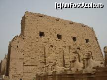 [P20] Perete exterior al templului de la Karnak. Sfinxi reprezentati prin corp de leu si cap de berbec in cazul de fata sau cap de om » foto by zpedro*
 - 
<span class="allrVoted glyphicon glyphicon-heart hidden" id="av79531"></span>
<a class="m-l-10 hidden" id="sv79531" onclick="voting_Foto_DelVot(,79531,566)" role="button">șterge vot <span class="glyphicon glyphicon-remove"></span></a>
<a id="v979531" class=" c-red"  onclick="voting_Foto_SetVot(79531)" role="button"><span class="glyphicon glyphicon-heart-empty"></span> <b>LIKE</b> = Votează poza</a> <img class="hidden"  id="f79531W9" src="/imagini/loader.gif" border="0" /><span class="AjErrMes hidden" id="e79531ErM"></span>