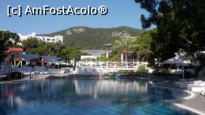 [P17] poză făcută dimineaţa mai pe răcoare la piscina principală cu hotelul şi muntele pe fundal » foto by sebigeanina
 - 
<span class="allrVoted glyphicon glyphicon-heart hidden" id="av873591"></span>
<a class="m-l-10 hidden" id="sv873591" onclick="voting_Foto_DelVot(,873591,58)" role="button">șterge vot <span class="glyphicon glyphicon-remove"></span></a>
<a id="v9873591" class=" c-red"  onclick="voting_Foto_SetVot(873591)" role="button"><span class="glyphicon glyphicon-heart-empty"></span> <b>LIKE</b> = Votează poza</a> <img class="hidden"  id="f873591W9" src="/imagini/loader.gif" border="0" /><span class="AjErrMes hidden" id="e873591ErM"></span>