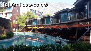[P29] Aici sânt vilele de lux cu restaurant pe mijloc înconjurat de piscine pe ambele părţi şi vile pe exterior unde nu ai voie să fotografiezi lucru de care mi-am dat seama după de am făcut poze văzând un panou cu fotografiatul interzis » foto by sebigeanina
 - 
<span class="allrVoted glyphicon glyphicon-heart hidden" id="av873611"></span>
<a class="m-l-10 hidden" id="sv873611" onclick="voting_Foto_DelVot(,873611,58)" role="button">șterge vot <span class="glyphicon glyphicon-remove"></span></a>
<a id="v9873611" class=" c-red"  onclick="voting_Foto_SetVot(873611)" role="button"><span class="glyphicon glyphicon-heart-empty"></span> <b>LIKE</b> = Votează poza</a> <img class="hidden"  id="f873611W9" src="/imagini/loader.gif" border="0" /><span class="AjErrMes hidden" id="e873611ErM"></span>
