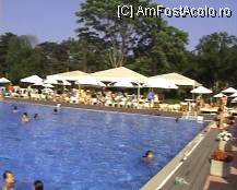 [P03] Piscina principală a hotelului, în depărtare se vede barul. » foto by fluturas1*
 - 
<span class="allrVoted glyphicon glyphicon-heart hidden" id="av112412"></span>
<a class="m-l-10 hidden" id="sv112412" onclick="voting_Foto_DelVot(,112412,679)" role="button">șterge vot <span class="glyphicon glyphicon-remove"></span></a>
<a id="v9112412" class=" c-red"  onclick="voting_Foto_SetVot(112412)" role="button"><span class="glyphicon glyphicon-heart-empty"></span> <b>LIKE</b> = Votează poza</a> <img class="hidden"  id="f112412W9" src="/imagini/loader.gif" border="0" /><span class="AjErrMes hidden" id="e112412ErM"></span>