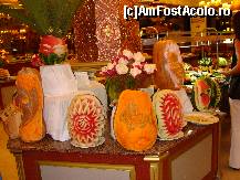 [P170] Pepeni si dovleci sculptati,aranjamente din legume si fructe spre incantarea turistilor.Intotdeauna altele si mereu proaspete. » foto by antalgbr
 - 
<span class="allrVoted glyphicon glyphicon-heart hidden" id="av115843"></span>
<a class="m-l-10 hidden" id="sv115843" onclick="voting_Foto_DelVot(,115843,8)" role="button">șterge vot <span class="glyphicon glyphicon-remove"></span></a>
<a id="v9115843" class=" c-red"  onclick="voting_Foto_SetVot(115843)" role="button"><span class="glyphicon glyphicon-heart-empty"></span> <b>LIKE</b> = Votează poza</a> <img class="hidden"  id="f115843W9" src="/imagini/loader.gif" border="0" /><span class="AjErrMes hidden" id="e115843ErM"></span>