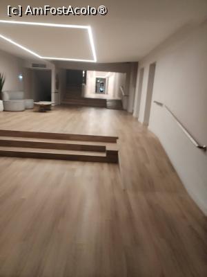 [P25] Tot la receptie » foto by Teodor17
 - 
<span class="allrVoted glyphicon glyphicon-heart hidden" id="av1531795"></span>
<a class="m-l-10 hidden" id="sv1531795" onclick="voting_Foto_DelVot(,1531795,820)" role="button">șterge vot <span class="glyphicon glyphicon-remove"></span></a>
<a id="v91531795" class=" c-red"  onclick="voting_Foto_SetVot(1531795)" role="button"><span class="glyphicon glyphicon-heart-empty"></span> <b>LIKE</b> = Votează poza</a> <img class="hidden"  id="f1531795W9" src="/imagini/loader.gif" border="0" /><span class="AjErrMes hidden" id="e1531795ErM"></span>