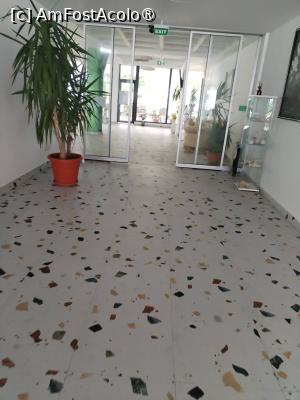 [P23] Intrare in restaurant spre receptie » foto by Teodor17
 - 
<span class="allrVoted glyphicon glyphicon-heart hidden" id="av1531534"></span>
<a class="m-l-10 hidden" id="sv1531534" onclick="voting_Foto_DelVot(,1531534,843)" role="button">șterge vot <span class="glyphicon glyphicon-remove"></span></a>
<a id="v91531534" class=" c-red"  onclick="voting_Foto_SetVot(1531534)" role="button"><span class="glyphicon glyphicon-heart-empty"></span> <b>LIKE</b> = Votează poza</a> <img class="hidden"  id="f1531534W9" src="/imagini/loader.gif" border="0" /><span class="AjErrMes hidden" id="e1531534ErM"></span>