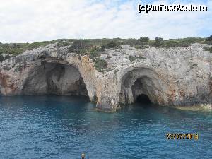 [P03] in drum spre Navagio, apropiindu-ne de pesterile albastre (din pacate timp de 20 de minute cat am trecut prin dreptul lor, soarele nu a tinut cu noi...)  » foto by nico_sara
 - 
<span class="allrVoted glyphicon glyphicon-heart hidden" id="av612199"></span>
<a class="m-l-10 hidden" id="sv612199" onclick="voting_Foto_DelVot(,612199,872)" role="button">șterge vot <span class="glyphicon glyphicon-remove"></span></a>
<a id="v9612199" class=" c-red"  onclick="voting_Foto_SetVot(612199)" role="button"><span class="glyphicon glyphicon-heart-empty"></span> <b>LIKE</b> = Votează poza</a> <img class="hidden"  id="f612199W9" src="/imagini/loader.gif" border="0" /><span class="AjErrMes hidden" id="e612199ErM"></span>