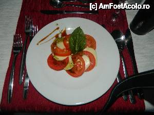 [P15] Salata Caprese » foto by rodica73
 - 
<span class="allrVoted glyphicon glyphicon-heart hidden" id="av462069"></span>
<a class="m-l-10 hidden" id="sv462069" onclick="voting_Foto_DelVot(,462069,886)" role="button">șterge vot <span class="glyphicon glyphicon-remove"></span></a>
<a id="v9462069" class=" c-red"  onclick="voting_Foto_SetVot(462069)" role="button"><span class="glyphicon glyphicon-heart-empty"></span> <b>LIKE</b> = Votează poza</a> <img class="hidden"  id="f462069W9" src="/imagini/loader.gif" border="0" /><span class="AjErrMes hidden" id="e462069ErM"></span>