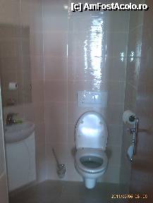 [P11] toaleta din apartament 217, incapere separata de baie » foto by laur7901
 - 
<span class="allrVoted glyphicon glyphicon-heart hidden" id="av254956"></span>
<a class="m-l-10 hidden" id="sv254956" onclick="voting_Foto_DelVot(,254956,920)" role="button">șterge vot <span class="glyphicon glyphicon-remove"></span></a>
<a id="v9254956" class=" c-red"  onclick="voting_Foto_SetVot(254956)" role="button"><span class="glyphicon glyphicon-heart-empty"></span> <b>LIKE</b> = Votează poza</a> <img class="hidden"  id="f254956W9" src="/imagini/loader.gif" border="0" /><span class="AjErrMes hidden" id="e254956ErM"></span>