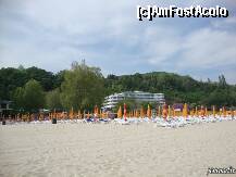[P07] Plaja cu umbrelele portocalii ale hotelului. Hotelul mic care se vede este Arabella Beach. » foto by Ammelie
 - 
<span class="allrVoted glyphicon glyphicon-heart hidden" id="av206585"></span>
<a class="m-l-10 hidden" id="sv206585" onclick="voting_Foto_DelVot(,206585,920)" role="button">șterge vot <span class="glyphicon glyphicon-remove"></span></a>
<a id="v9206585" class=" c-red"  onclick="voting_Foto_SetVot(206585)" role="button"><span class="glyphicon glyphicon-heart-empty"></span> <b>LIKE</b> = Votează poza</a> <img class="hidden"  id="f206585W9" src="/imagini/loader.gif" border="0" /><span class="AjErrMes hidden" id="e206585ErM"></span>