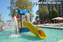 [P04] Topoganul de la piscina copiilor, sigura problema apa un pic cam rece, pentru aceasta perioada a anului hotelurile ce beneficiaza de piscina incalzita au un atu fata de celelalte » foto by kelyboy
 - 
<span class="allrVoted glyphicon glyphicon-heart hidden" id="av319365"></span>
<a class="m-l-10 hidden" id="sv319365" onclick="voting_Foto_DelVot(,319365,920)" role="button">șterge vot <span class="glyphicon glyphicon-remove"></span></a>
<a id="v9319365" class=" c-red"  onclick="voting_Foto_SetVot(319365)" role="button"><span class="glyphicon glyphicon-heart-empty"></span> <b>LIKE</b> = Votează poza</a> <img class="hidden"  id="f319365W9" src="/imagini/loader.gif" border="0" /><span class="AjErrMes hidden" id="e319365ErM"></span>