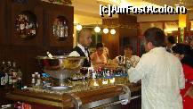 [P42] Uneori, la barul din rstaurant se cam facea coada » foto by kelyboy
 - 
<span class="allrVoted glyphicon glyphicon-heart hidden" id="av418766"></span>
<a class="m-l-10 hidden" id="sv418766" onclick="voting_Foto_DelVot(,418766,920)" role="button">șterge vot <span class="glyphicon glyphicon-remove"></span></a>
<a id="v9418766" class=" c-red"  onclick="voting_Foto_SetVot(418766)" role="button"><span class="glyphicon glyphicon-heart-empty"></span> <b>LIKE</b> = Votează poza</a> <img class="hidden"  id="f418766W9" src="/imagini/loader.gif" border="0" /><span class="AjErrMes hidden" id="e418766ErM"></span>