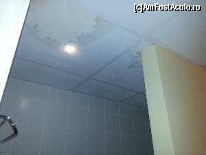 [P05] asa arata beculetul de la dus si tavanul... Noroc cu blitzul telefonului...  » foto by Danuza
 - 
<span class="allrVoted glyphicon glyphicon-heart hidden" id="av652069"></span>
<a class="m-l-10 hidden" id="sv652069" onclick="voting_Foto_DelVot(,652069,921)" role="button">șterge vot <span class="glyphicon glyphicon-remove"></span></a>
<a id="v9652069" class=" c-red"  onclick="voting_Foto_SetVot(652069)" role="button"><span class="glyphicon glyphicon-heart-empty"></span> <b>LIKE</b> = Votează poza</a> <img class="hidden"  id="f652069W9" src="/imagini/loader.gif" border="0" /><span class="AjErrMes hidden" id="e652069ErM"></span>